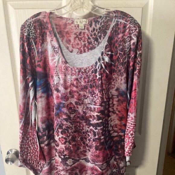 Comfy Colorful top - Picture 1 of 6